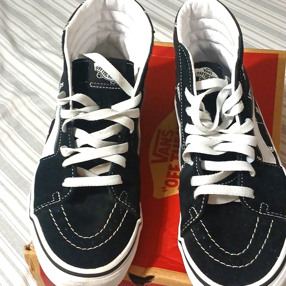 men size 7.5 women 9.0SK8 high tops. - Picture 2 of 8